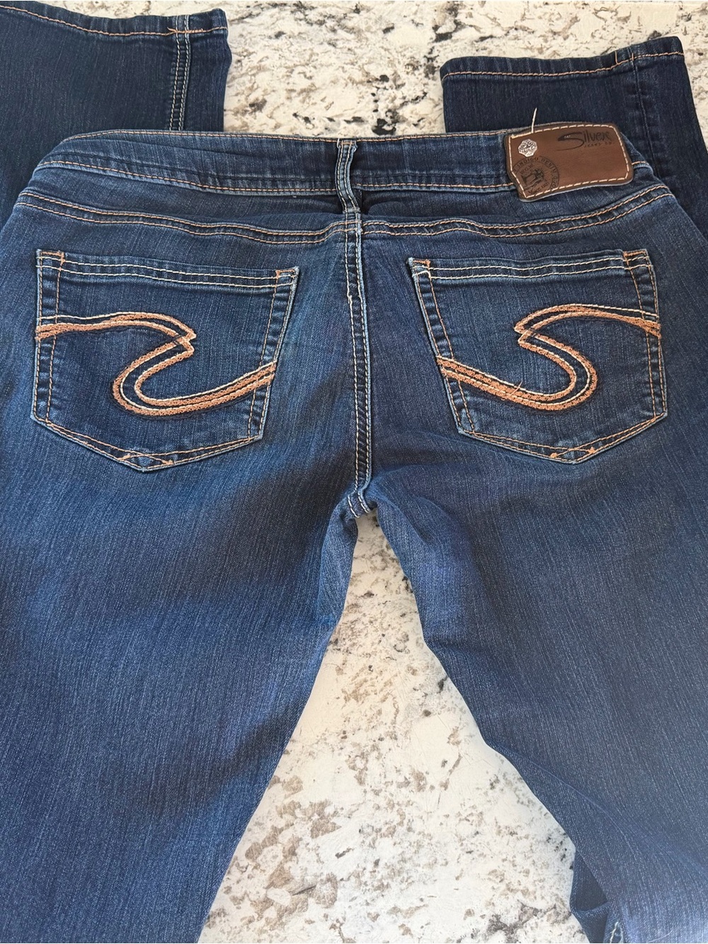 Silver Jeans Women's Berkley style. 27” x 34”